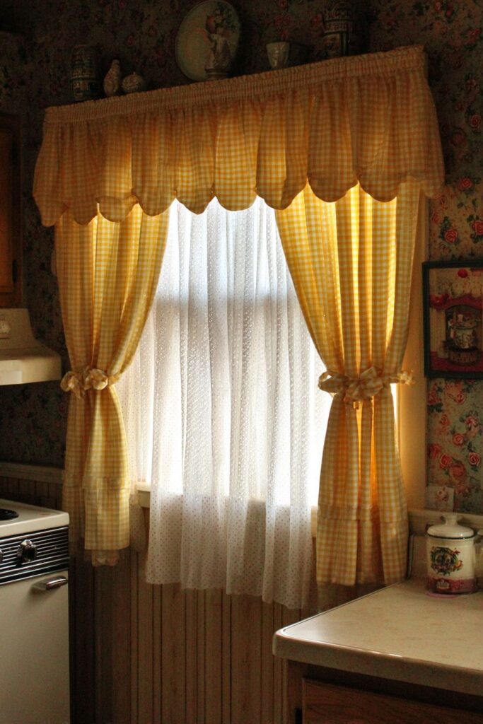 Cottage Cheerfulness with Gingham and Scallops