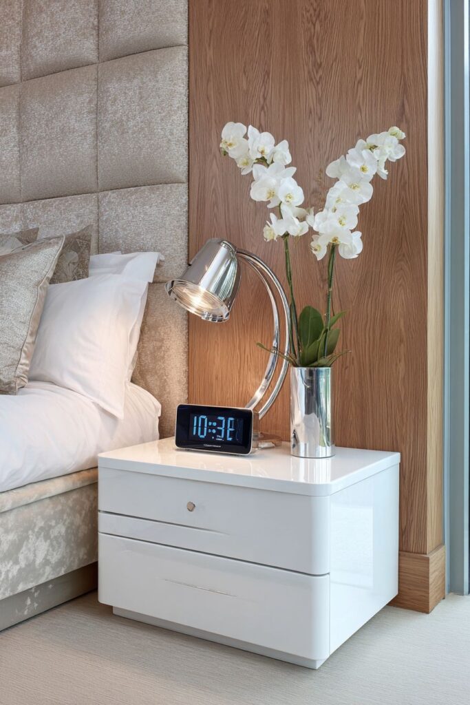 Contemporary High-Gloss Sophistication