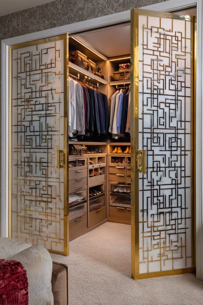 Walk-in Closet Glamour