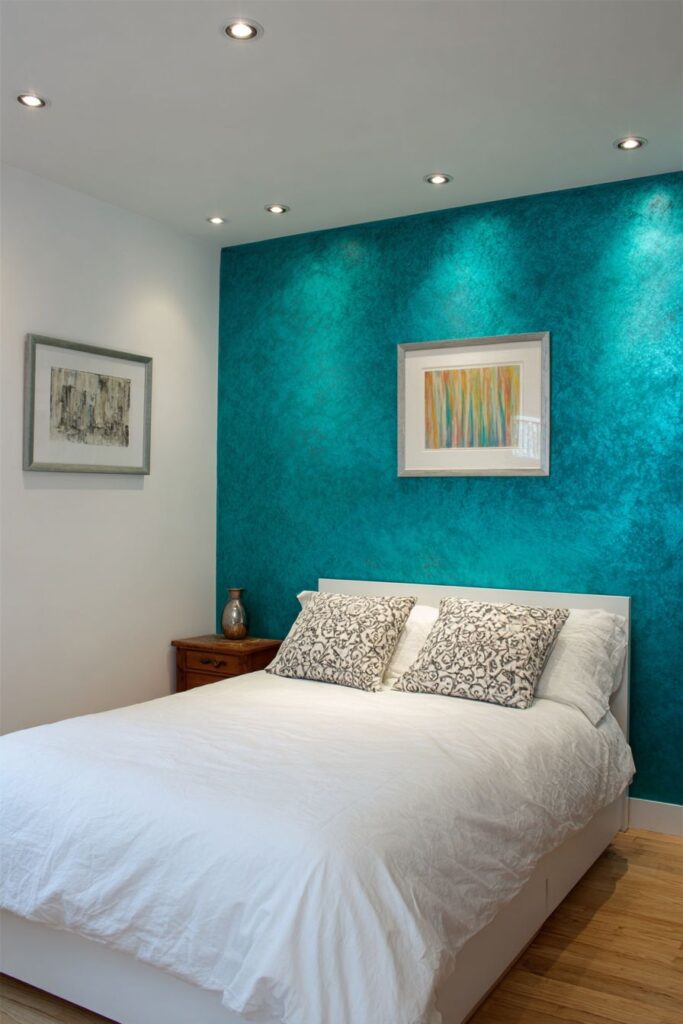 Minimalist Single Wall Focus