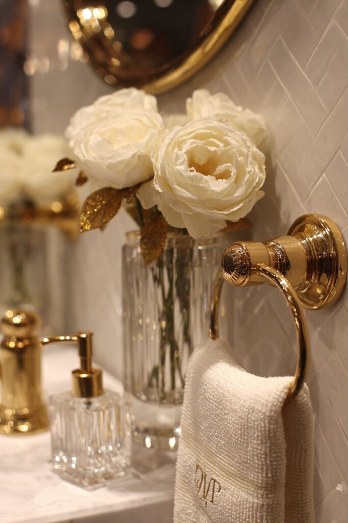 Elegant Powder Room Guest Preparation
