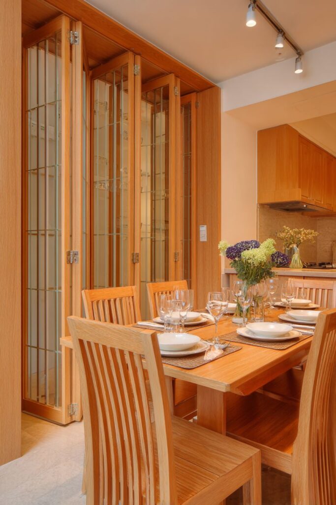 Space-Saving Extendable Maple Wood Practical Innovation