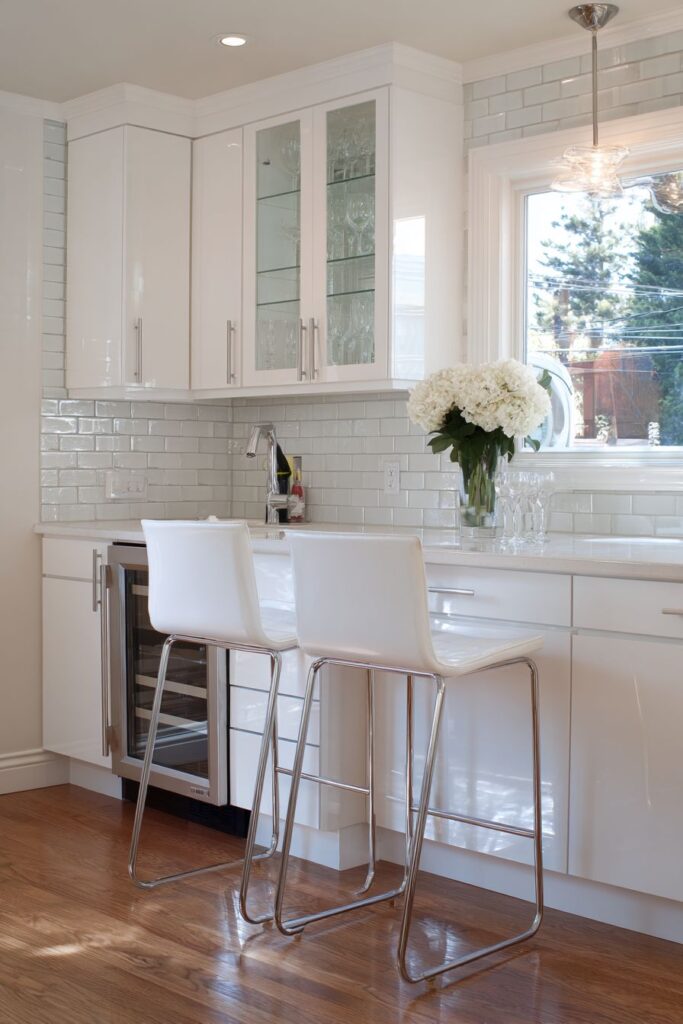 Integrated Wet Bar Sophistication