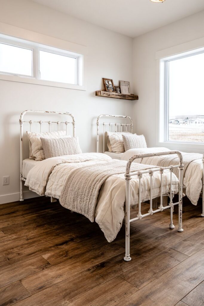 MODERN FARMHOUSE RUSTIC TWIN BEDROOM