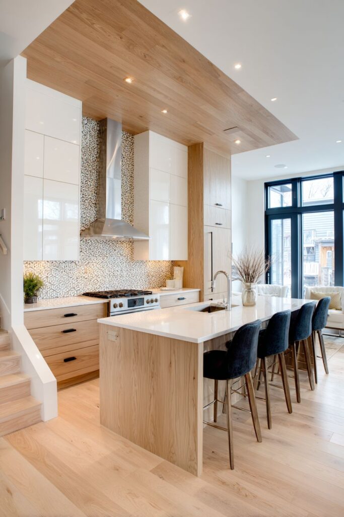 Linear Design with Contrasting Handleless Cabinets