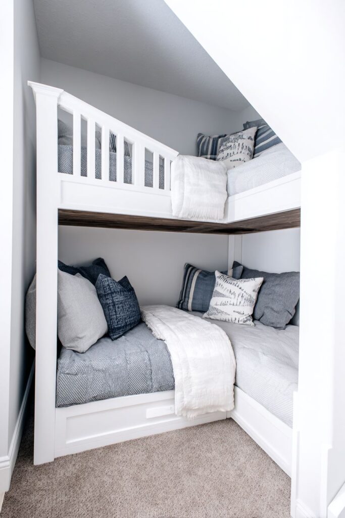 Corner Bunk Bed Arrangement for Angled Spaces