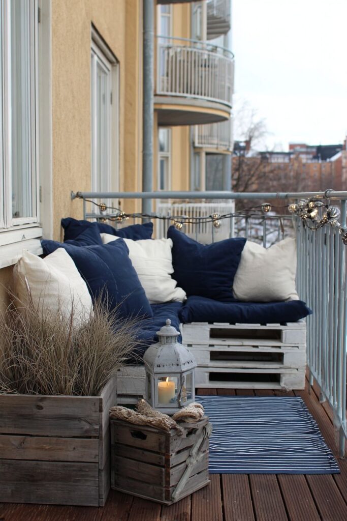 Coastal-Inspired Winter Retreat with Nautical Elements