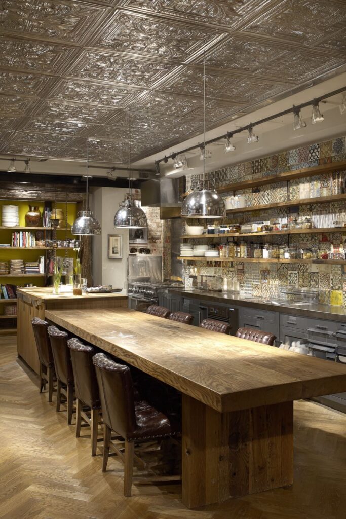 Breakfast Bar with Mixed Period Elements